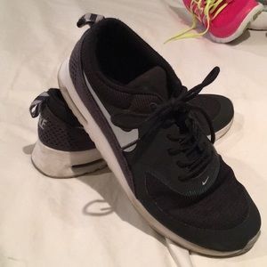 Great condition air max Thea